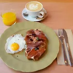 كونستانثا فندق 2*